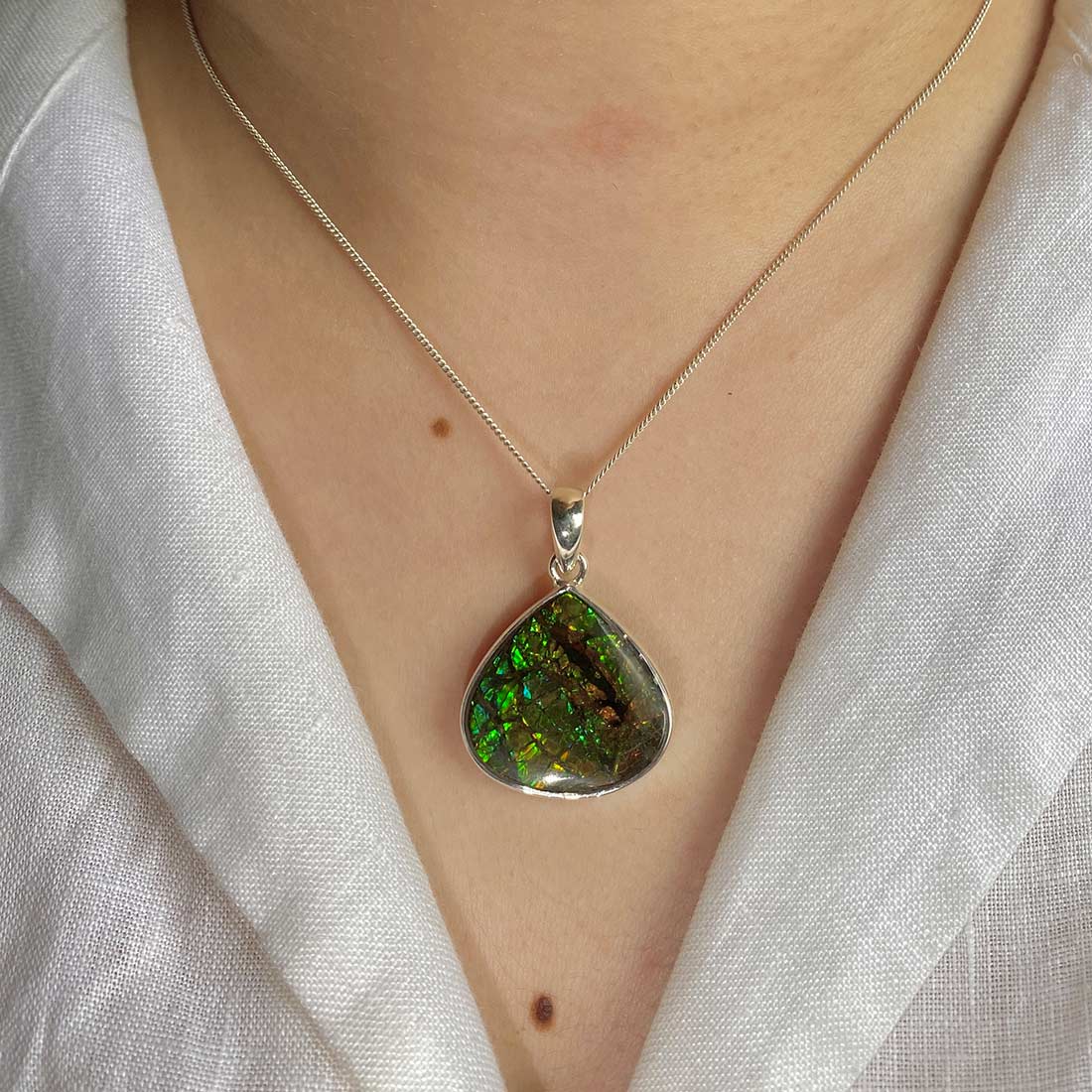 Pendentif en argent massif 925 certifié GIE 50,95 ct Ammolite naturel Pendentif en argent massif 925 certifié GIE 50,95 ct Ammolite naturel