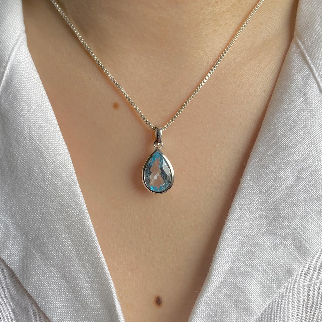 Blue Topaz Pendant-(BTZ-SP-463.)